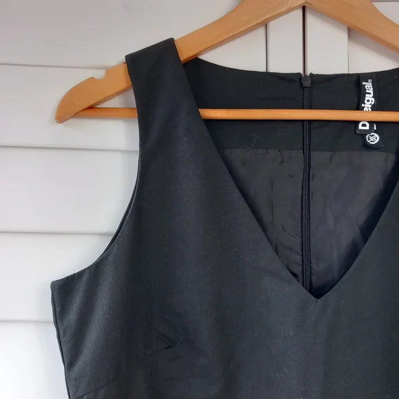 Desigual Black Fitted Dress Size 10 Embroidered Floral BNWT - Picture 3 of 15